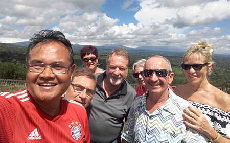 Reiseleiter auf Bali, der fließend Deutsch spricht